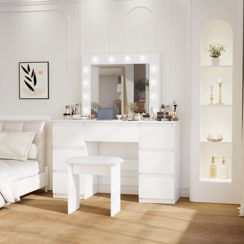 Vanity Table With Mirror And Lights