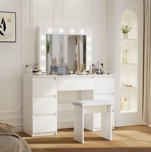 Vanity Table With Mirror And Lights