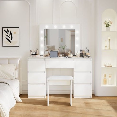 Vanity Table With Mirror And Lights